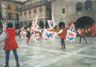 La Grande Squadra degli sbanderatori Rosso-Azzurri.