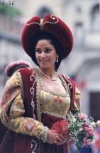 La Dama Samantha Maurini in Piazza del Popolo.