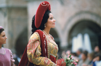 La Dama Samantha Maurini in Piazza del Popolo.
