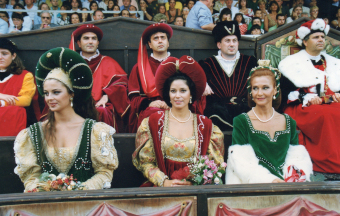 La Dama Samantha Maurini al Campo dei Giochi insieme alle altre Dame ed al Gruppo Comunale.
