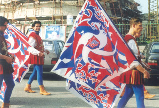 Il corteo per le vie cittadine.