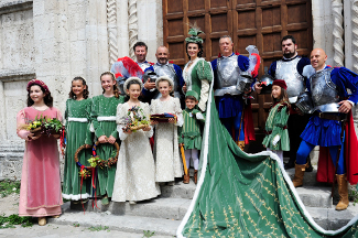 Foto ricordo della dama Alessandra Cicchi con i capitani.
