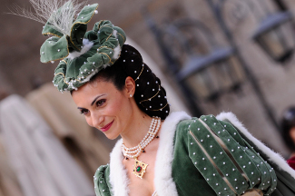 La Dama Alessandra Cicchi in Piazza del Popolo.