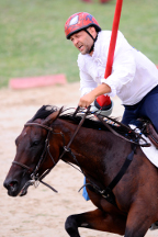 Emanuele Capriotti sul rettilinio finale.