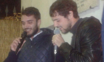 Fabrizio Ercoli canta insieme al suo amico di scuola Mattia Destro attuale giocatore della Roma.