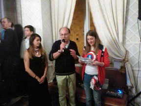 L'autrice dei premi messi in palio ai vincitori.