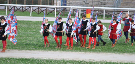 La Scuola Sbandieratori e Musici del Sestiere di Porta Romana entra al Campo Squarcia.