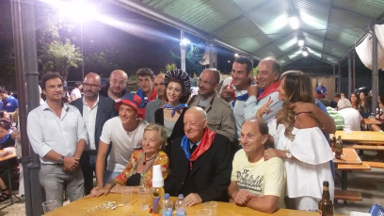 La famiglia Mazzone, il Consiglio degli Anziani, il Magnifico Messere, i Cavalieri, il Comitato, la Dama al giardino del sestiere.