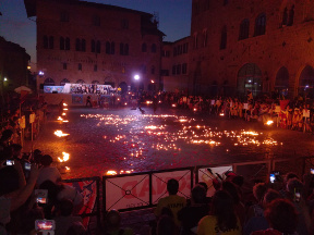 Spettacolo della Cerimonia d'Inaugurazione (giocolieri con il fuoco).