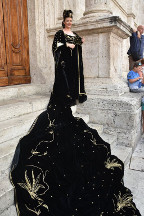 La dama Katia Picchi in Piazza Ventidio Basso.