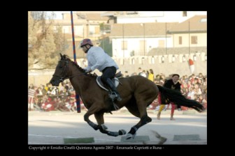 Emanuele Capriotti alla curva del 'Cassero'.