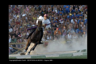 Emanuele Capriotti alla curva del 'Carmine'.