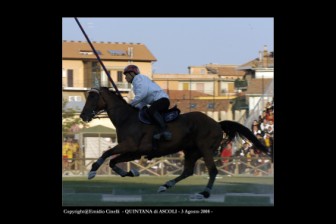 Emanuele Capriotti alla curva del 'Cassero'.