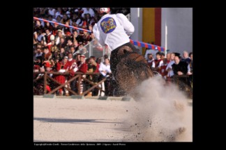 Emanuele Capriotti alla curva del 'Cassero'.