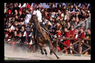 Emanuele Capriotti alla curva del 'Cassero'.