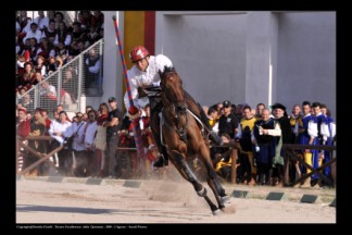 Emanuele Capriotti nel rettilinio finale.