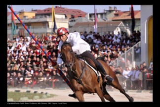 Emanuele Capriotti nel rettilinio finale.