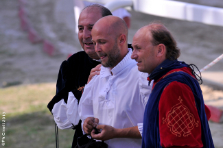 Emanuele Capriotti con il caposestiere ed il console.