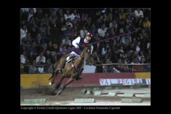 Emanuele Capriotti alla curva del 'Carmine'.