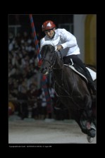 Emanuele Capriotti si lancia per il rettilinio finale.