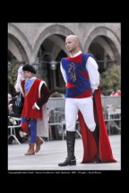 Emanuele Capriotti sfila in Piazza del Popolo.