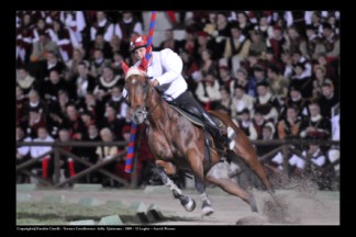 Emanuele Capriotti alla curva del 'Cassero'.