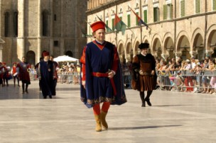 Il corteo della Quintana di Agosto 2004.