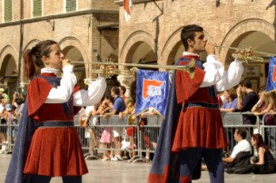 Il corteo della Quintana di Agosto 2004.