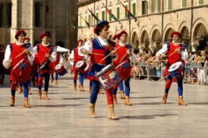 Il corteo della Quintana di Agosto 2004.