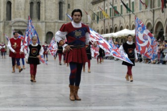 Il corteo della Quintana di Agosto 2005.