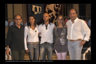 Le dame ed il cavaliere delle Quintane di Luglio e di Agosto 2009 con il CapoSestiere ed il Console.