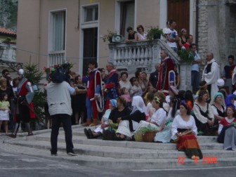 Figuranti con costumi di Porta Romana.
