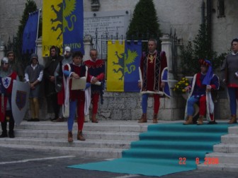 Figuranti con costumi di Porta Romana.