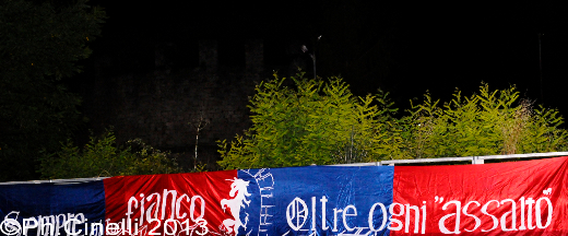 Lo striscione dei tifosi dentro la sede del Sestiere.