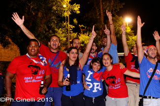 Alcuni figuranti festeggiano al Sestiere.