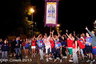 Si festeggia intorno al palio dentro la sede del Sestiere.