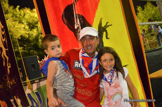 Foto ricordo con il Palio vinto alla Quintana di Agosto 2013.