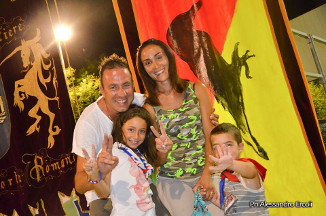 Foto ricordo con il Palio vinto alla Quintana di Agosto 2013.