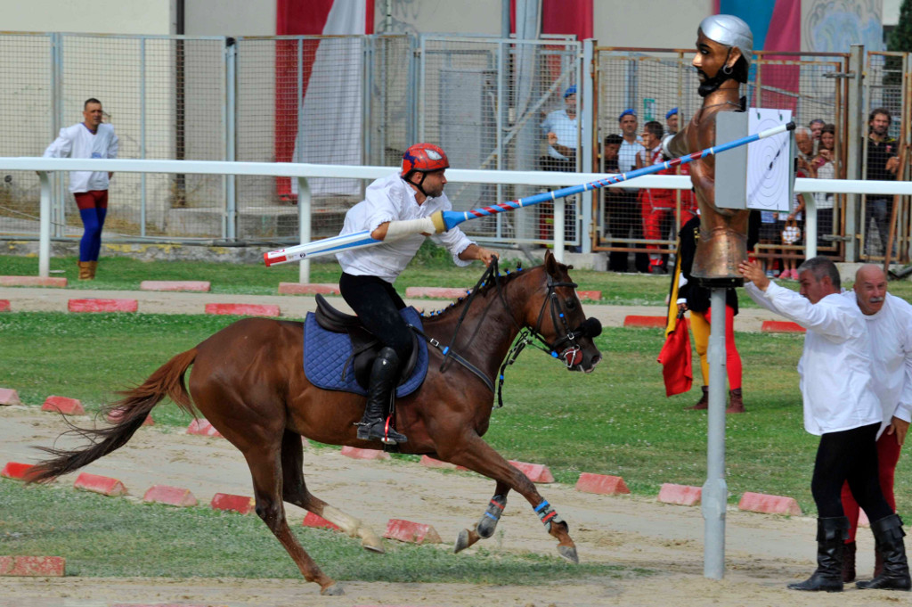 Foto n 1 di 307: Emanuele Capriotti al bersaglio.