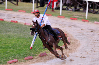 Emanuele Capriotti alla curva del 'Cassero'.