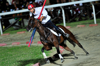 Emanuele Capriotti all'uscita della curva del 'Cassero'.