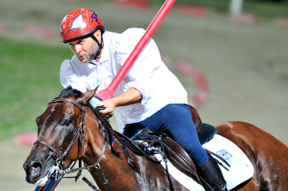 Emanuele Capriotti sul rettilinio finale.
