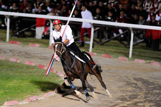 Emanuele Capriotti alla curva del 'Cassero'.