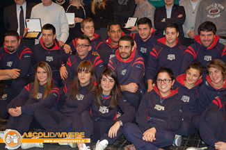 Foto dei medagliati Rosso Azzurri insieme ai medagliati di Porta Solesta.