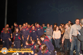 Foto dei medagliati Rosso Azzurri insieme ai medagliati di Porta Solesta.