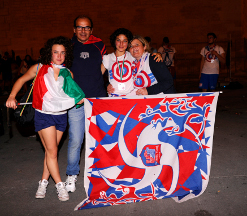 Francesca ed Alessandra Aquilone con la propria famiglia festeggiano il titolo di Campioni d'Italia 2014.