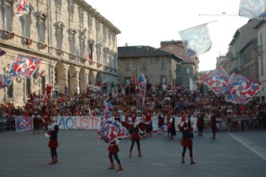 La Piccola Squadra 2^ classificata alle gare interne Sbandieratori e Musici del 2006.