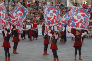 La Piccola Squadra 2^ classificata alle gare interne Sbandieratori e Musici del 2006.