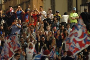 I tifosi di Porta Romana alle gare interne Sbandieratori e Musici del 2006.