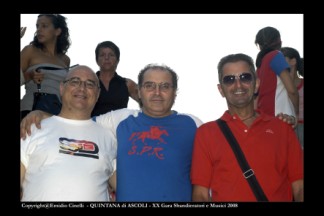 I tifosi di Porta Romana alle gare interne Sbandieratori e Musici del 2008.